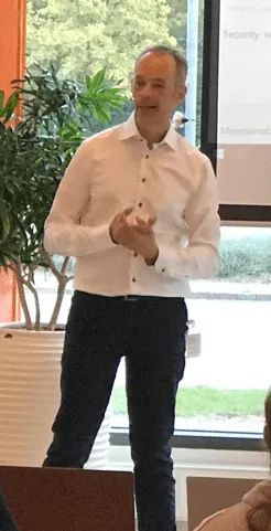 Tore Nestenius håller en kurs
